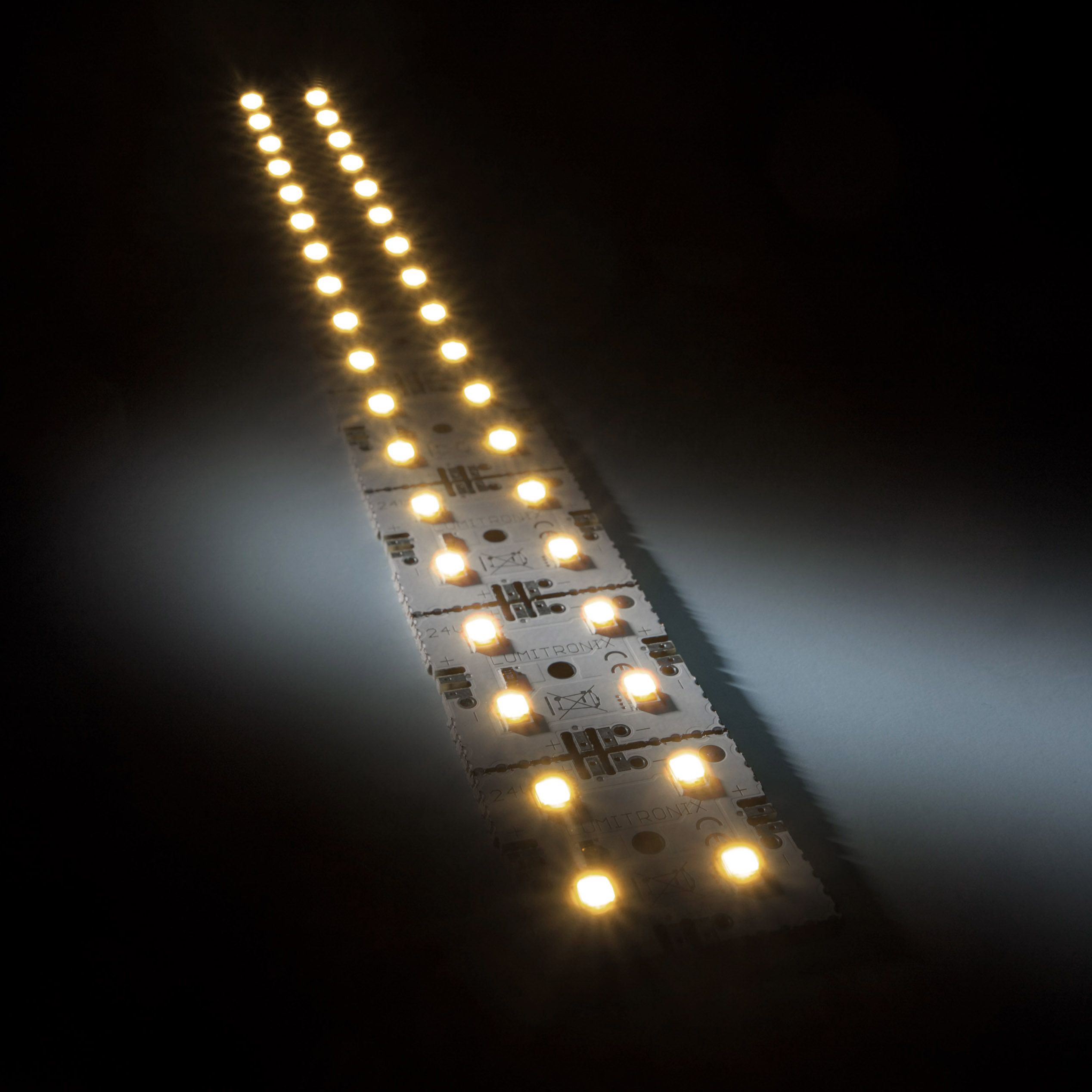 MatrixMini-9-4080 Nichia LED Module (9x1) warm white 2700K 615lm 36 LEDs 24V 4.3W 27x3cm (75000 lm/sqm)