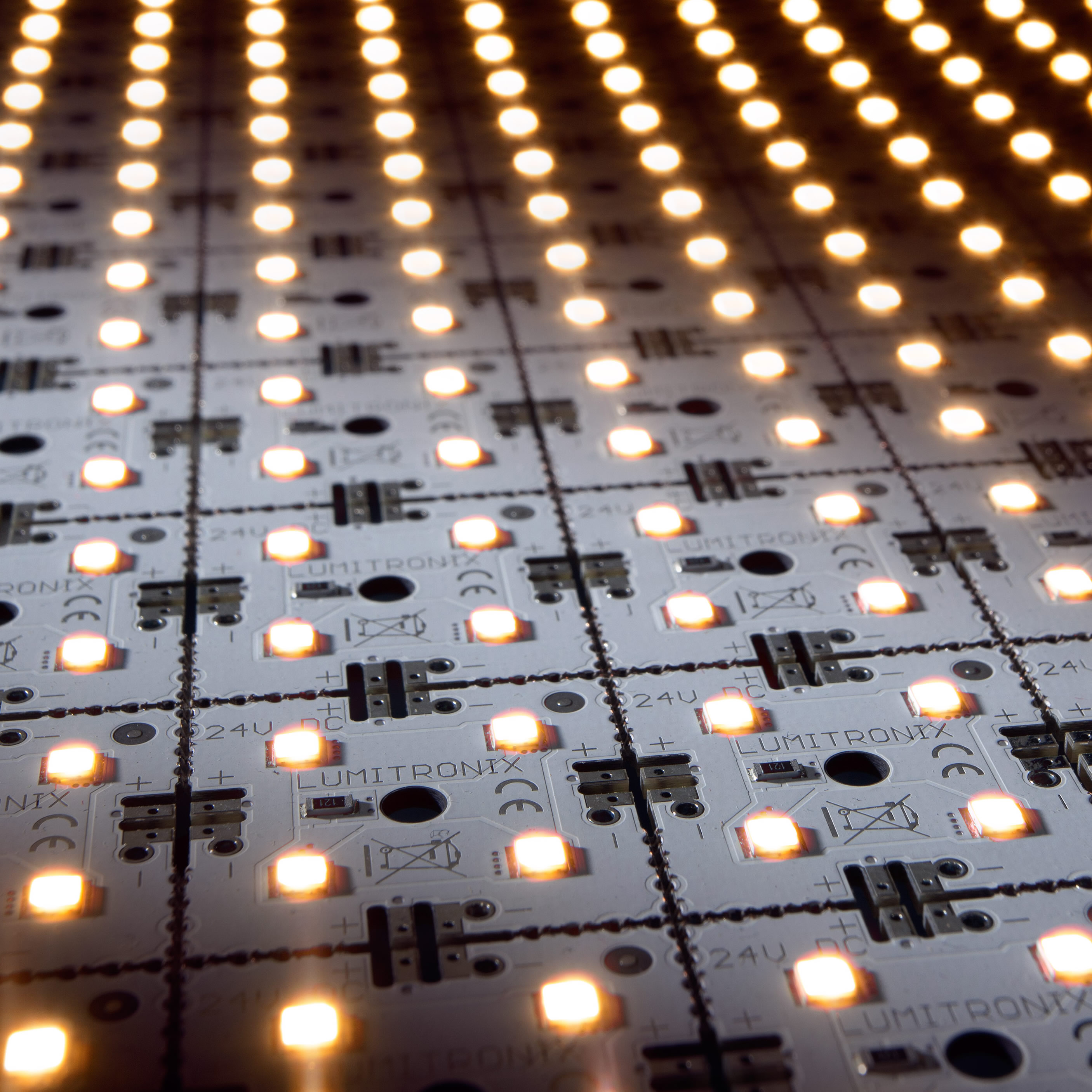 MatrixMini-9-4080 Nichia LED Module (9x1) warm white 2700K 615lm 36 LEDs 24V 4.3W 27x3cm (75000 lm/sqm)