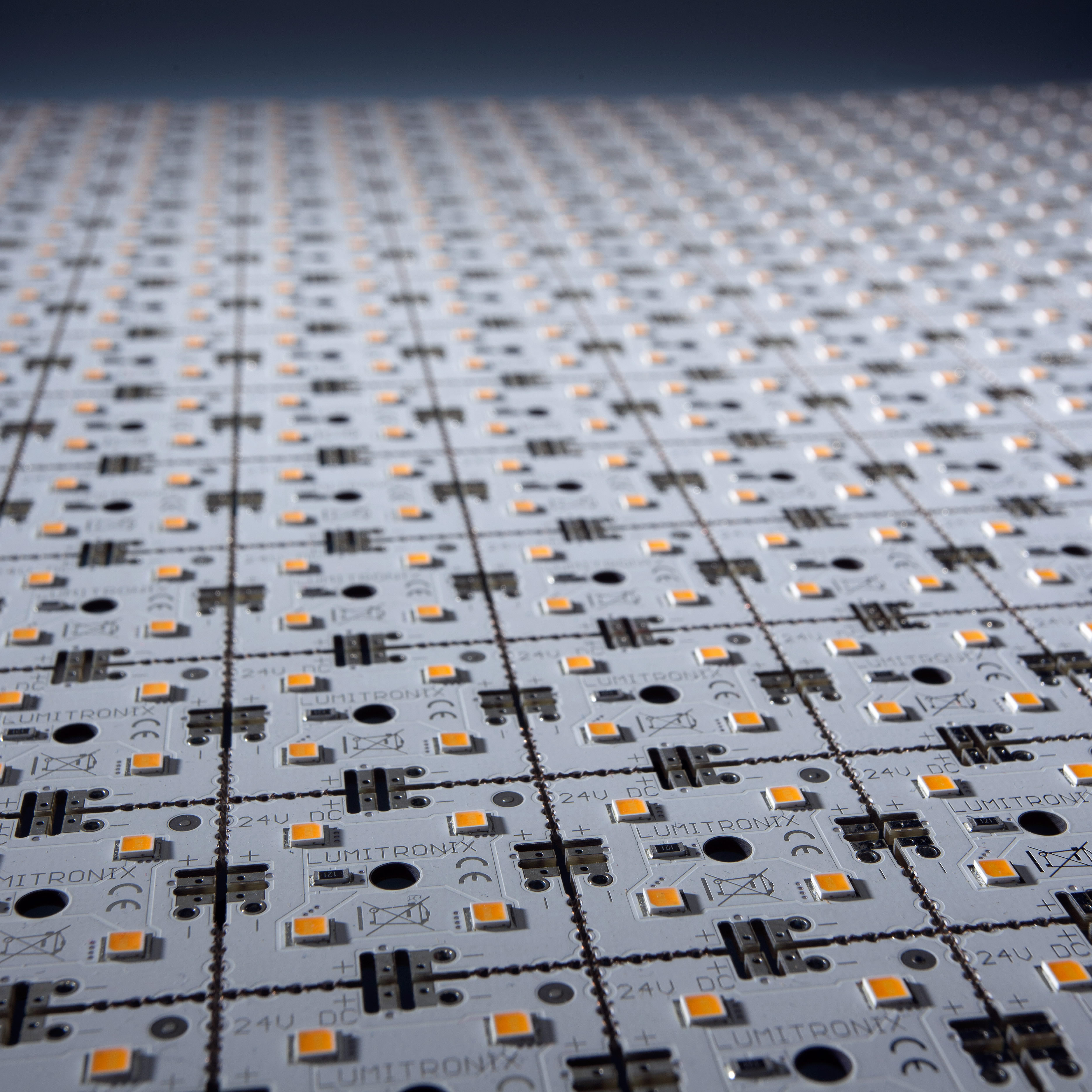 MatrixMini-126-4080 Nichia LED Module (9x14) warm white 2700K 8610lm 504 LEDs 24V 60.5W 27x42cm (75000 lm/sqm)