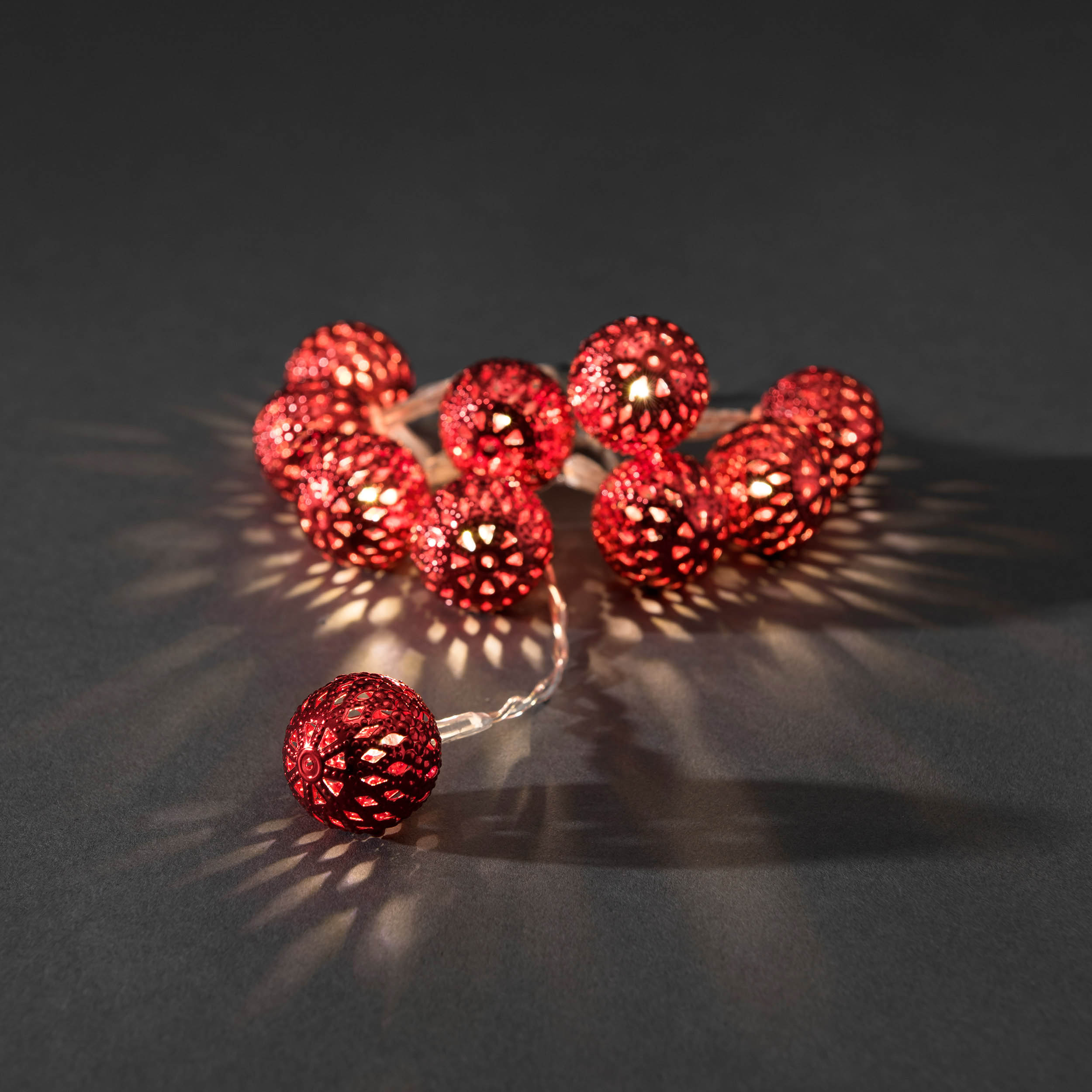 Decorative LED light set with red metal beads
