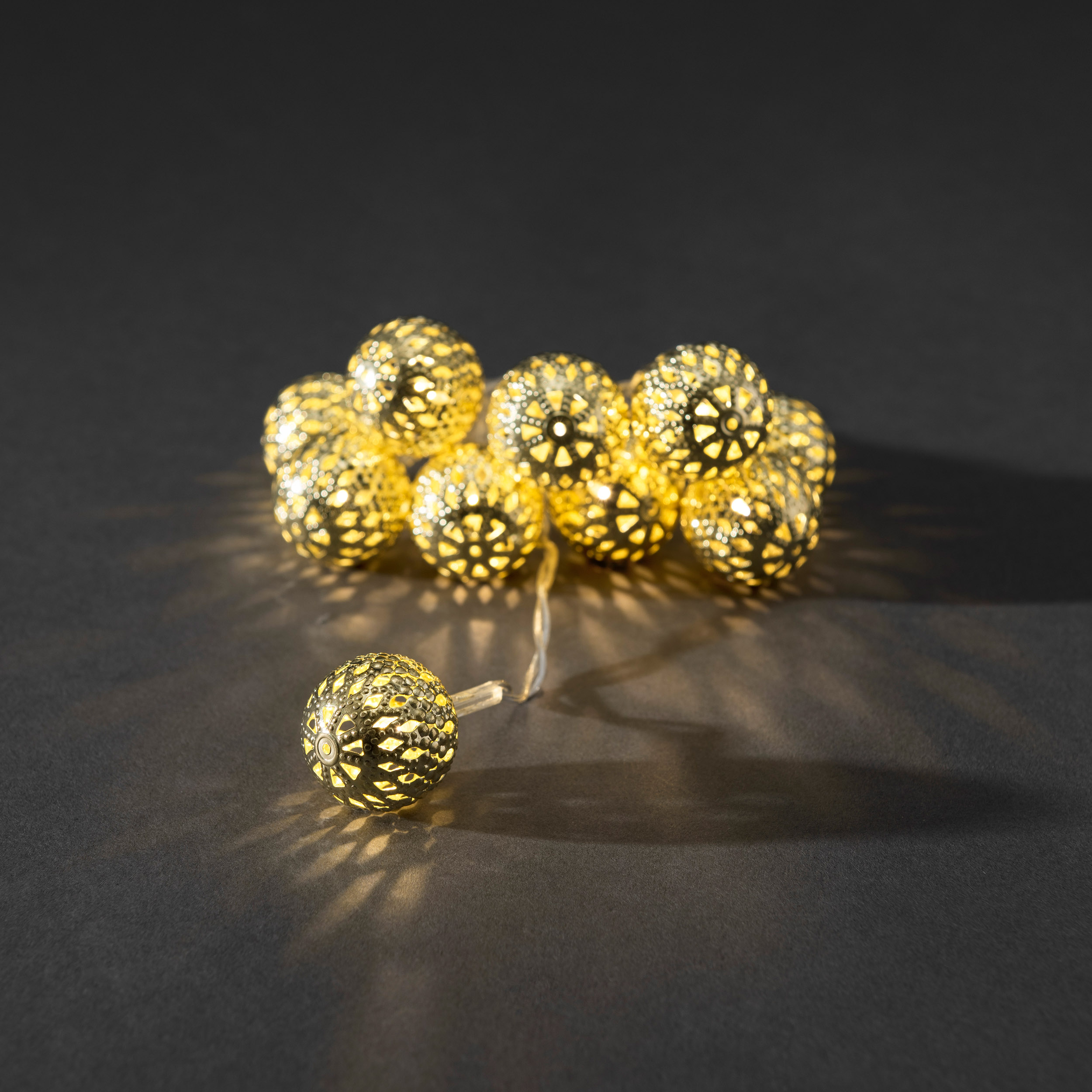 Decorative LED light set with gold-coloured metal beads