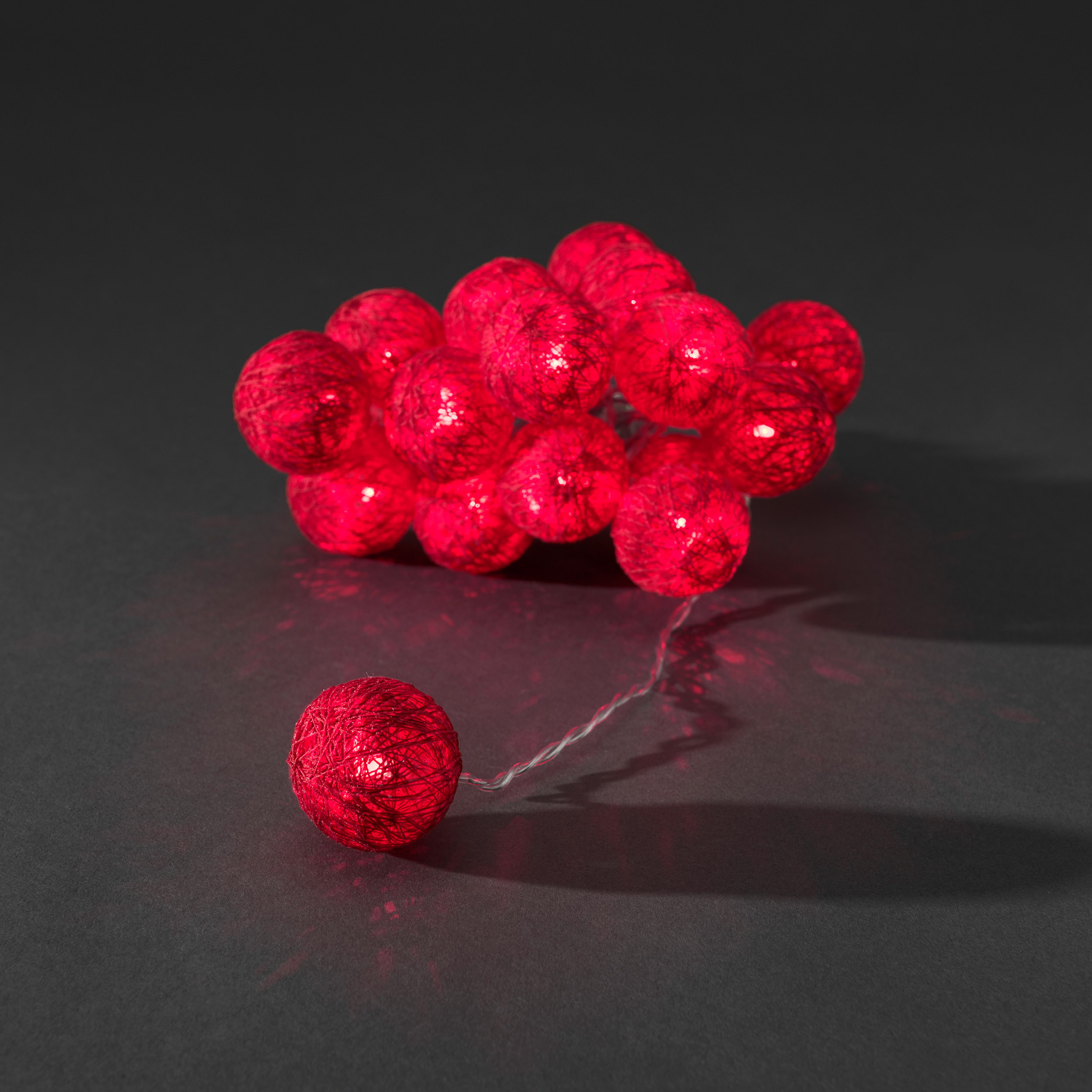 Decorative LED light set with red cotton balls, 3.5cm