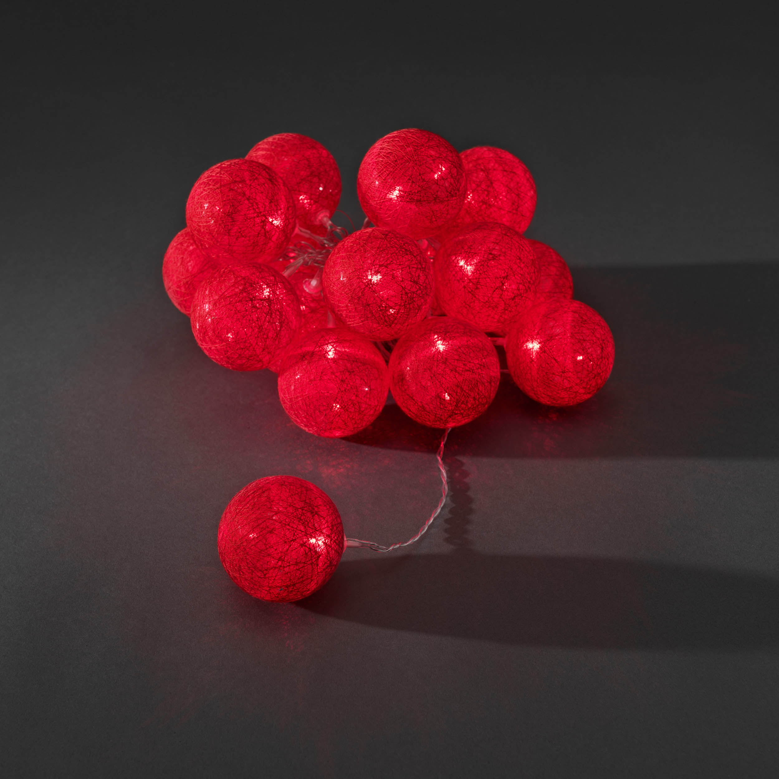 Decorative LED light set with red cotton balls, 6cm