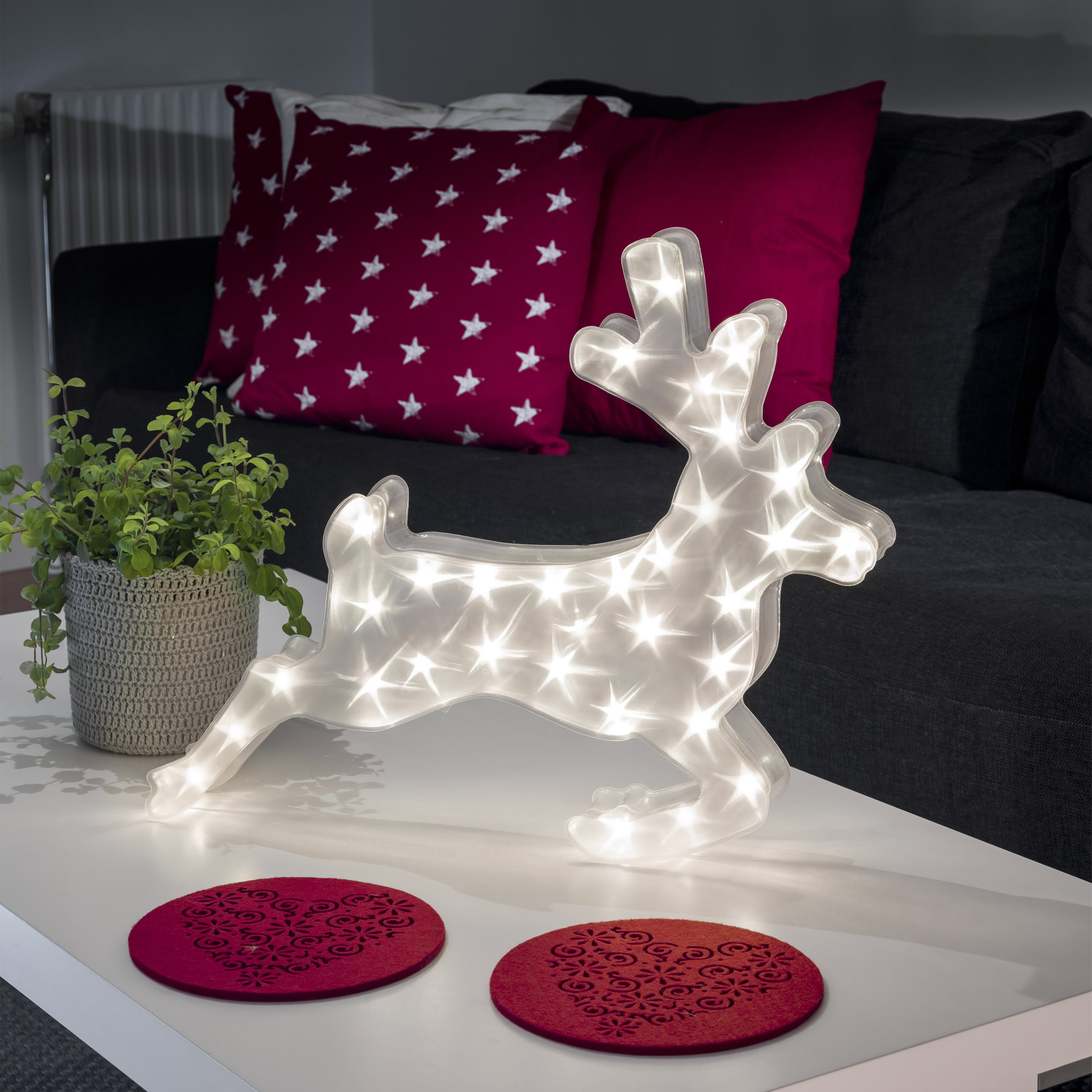 LED plastic reindeer, with star effect, 32 warmwhite LEDs