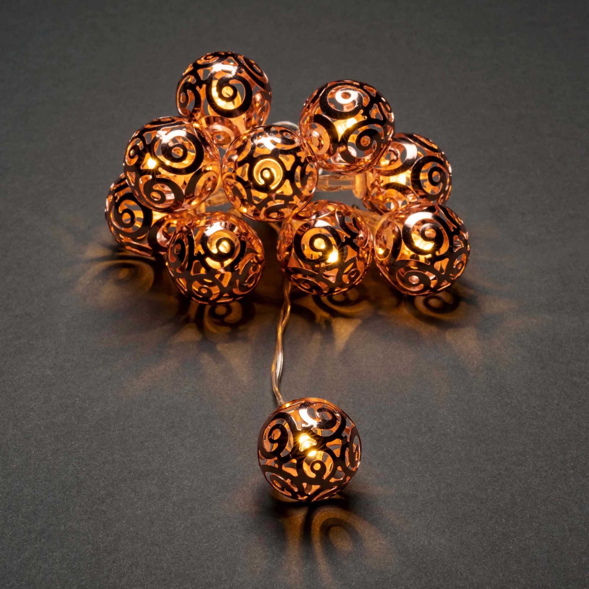 Konstsmide Decorative LED Light Chain, Copper-Coloured Metal Balls, 10 warm white LEDS, 6h Timer, battery operated 3lm