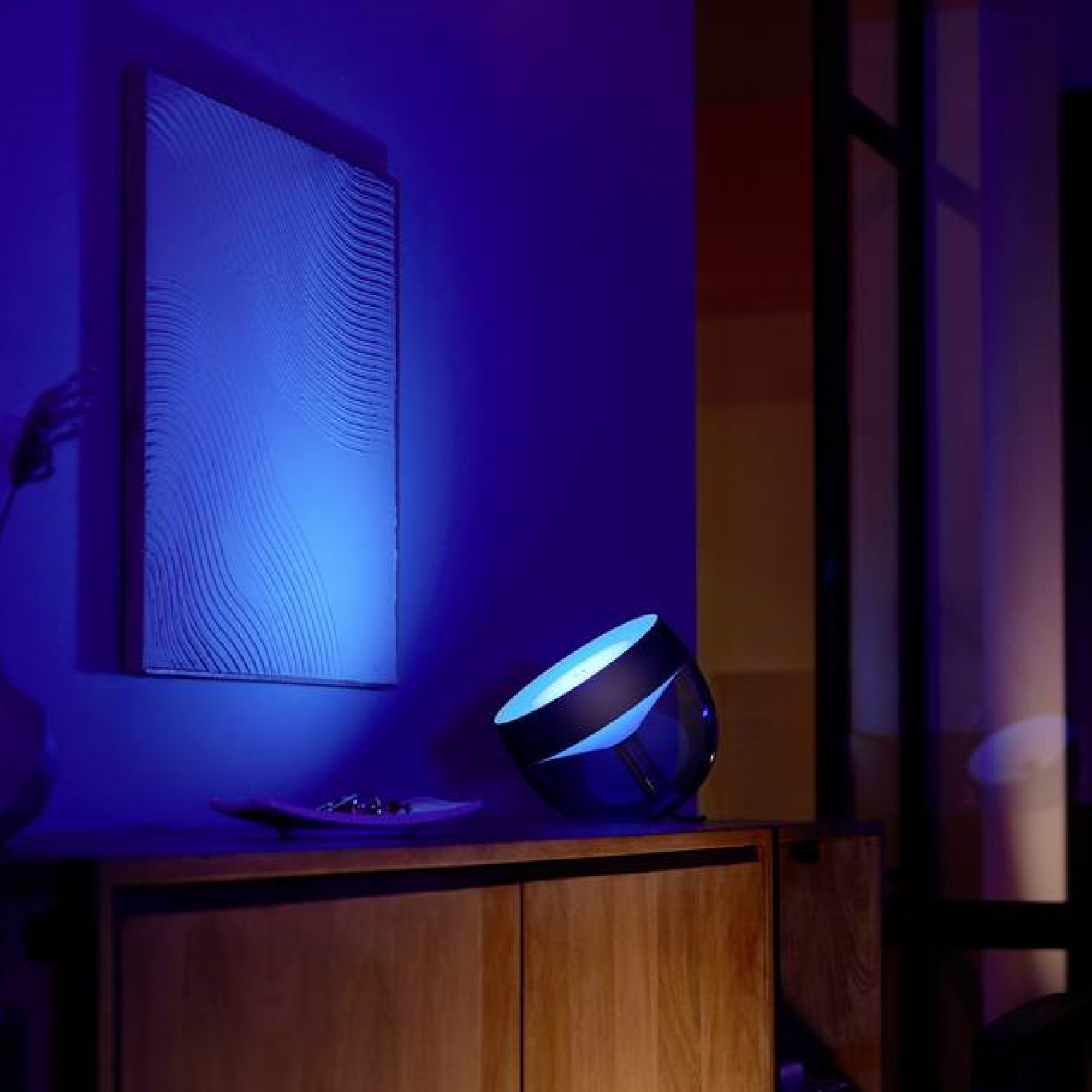 Philips Hue White &amp; Color Ambiance LED Table Light Iris, black 570lm