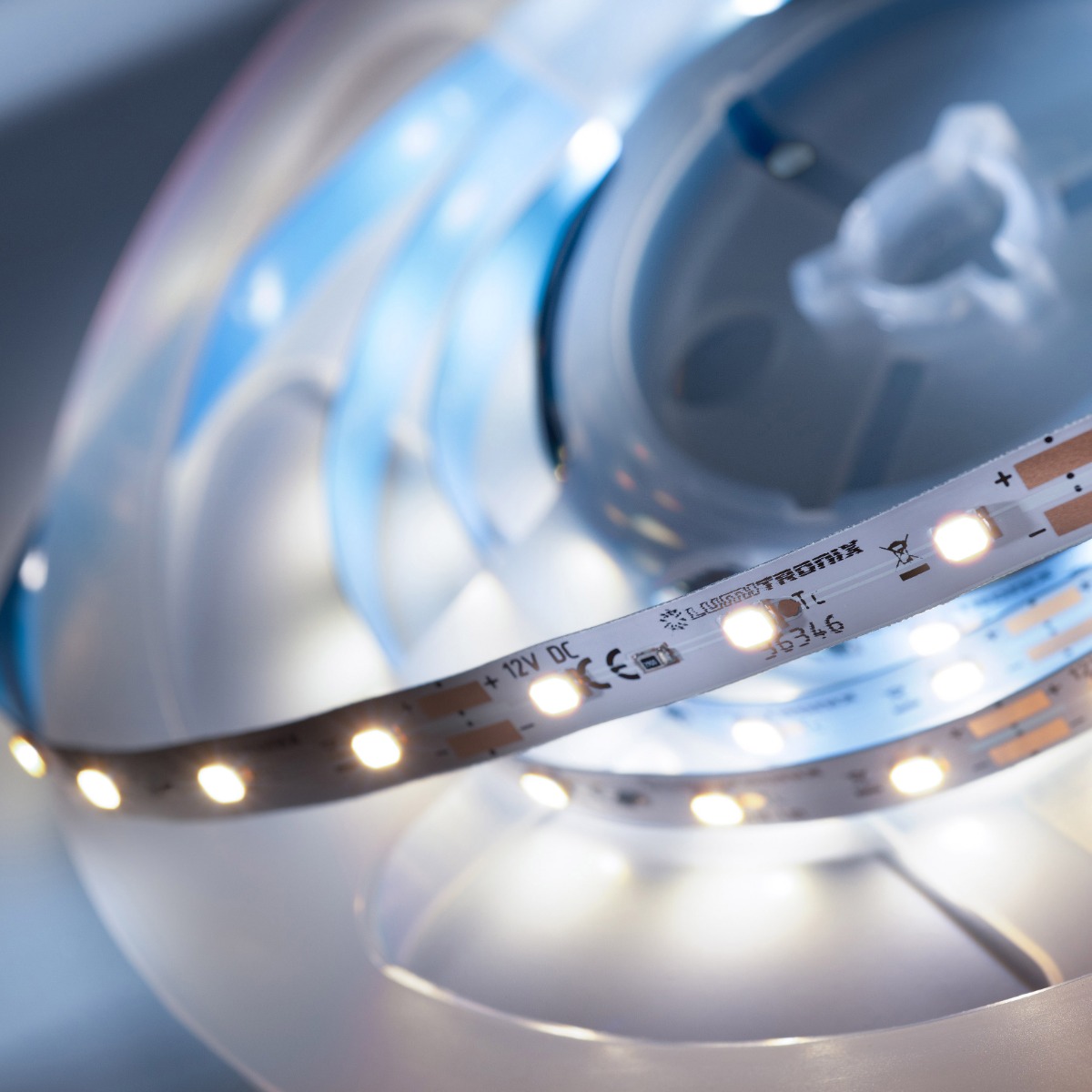 LumiFlex300 Seoul LED Strip white 4000K 1530lm 12V 60 LEDs/m 5m roll (306lm/m and 2.4W/m)