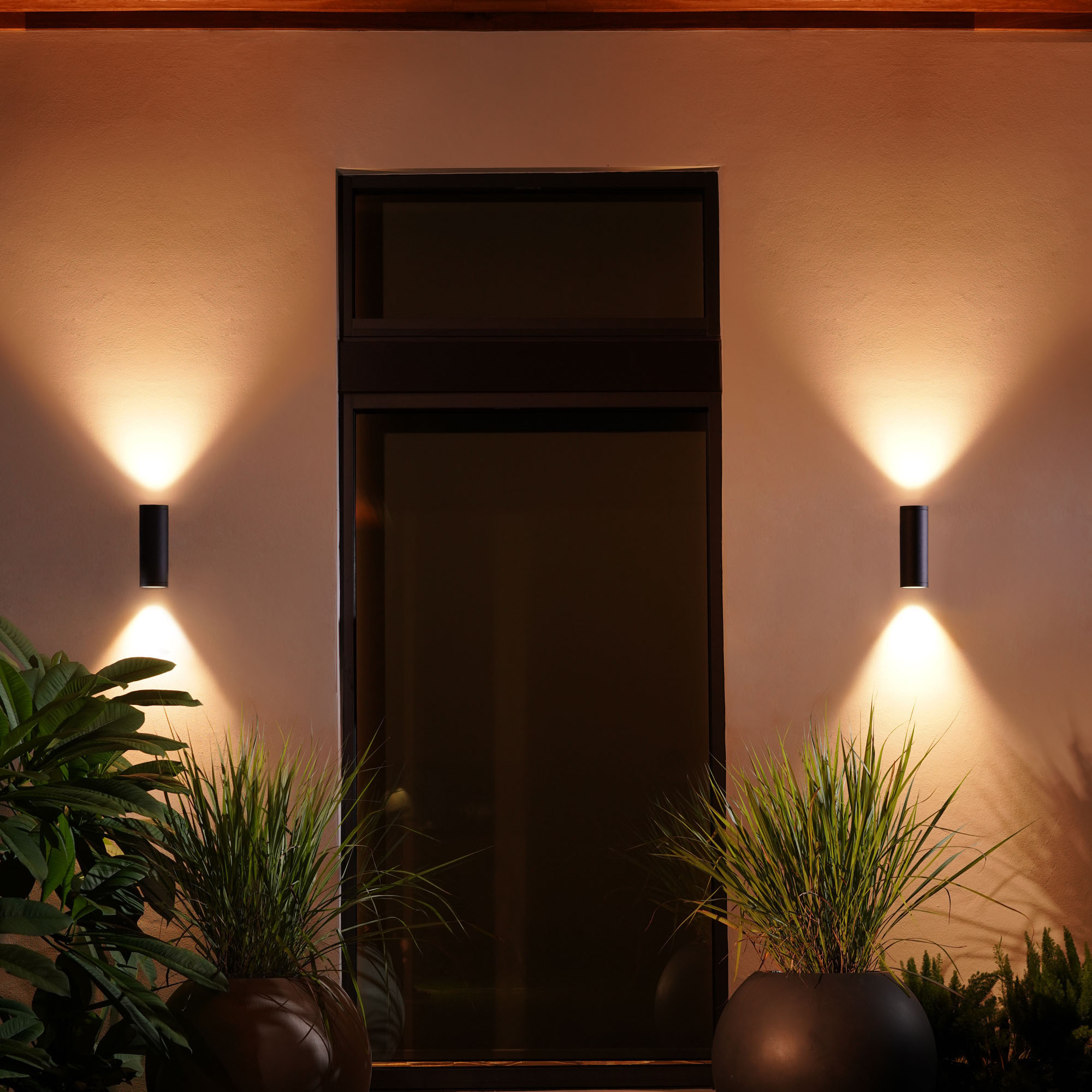 Philips Hue White and Color Ambiance LED Wall Light Appear 1200lm black