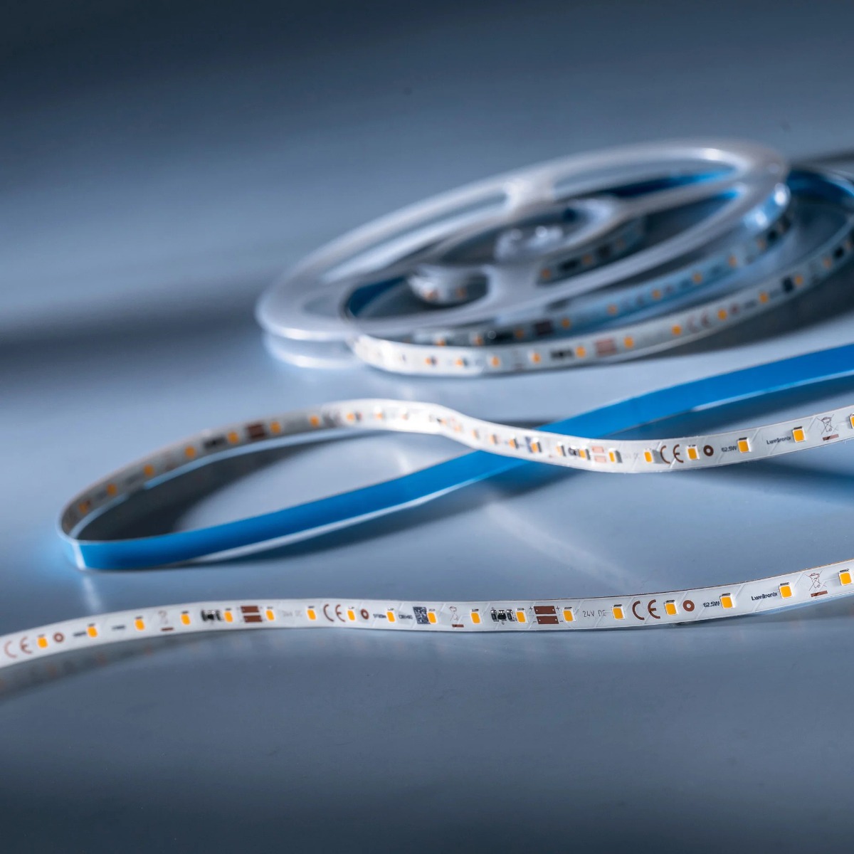 LumiFlex3090 Cree LED Strip cold white CRI90 6500K 9350lm 24V 70 LEDs/m 5m reel (1870lm/m 12.5W/m)
